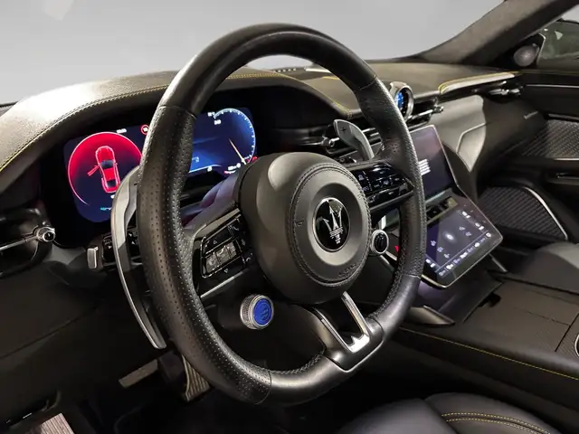 Maserati Granturismo view 8