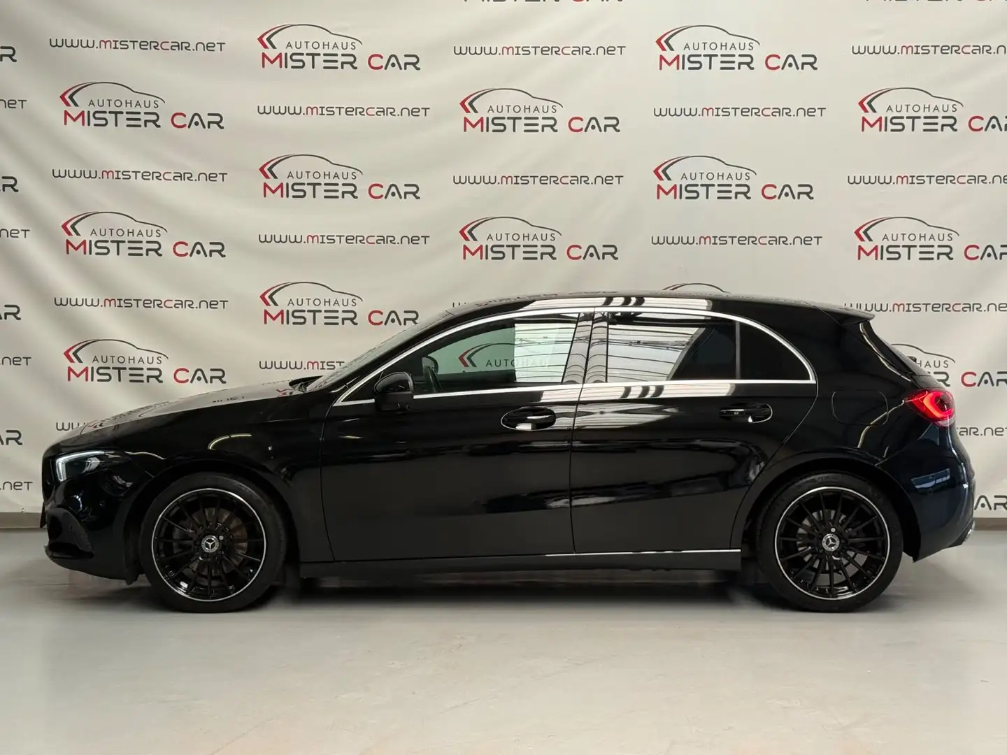Mercedes-Benz A 200 AMG ALU DIGI/LED/NAVI/LEDER/SPUR/MBUX/18 Zwart - 2