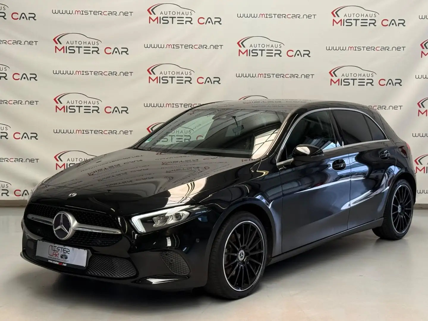 Mercedes-Benz A 200 AMG ALU DIGI/LED/NAVI/LEDER/SPUR/MBUX/18 Zwart - 1