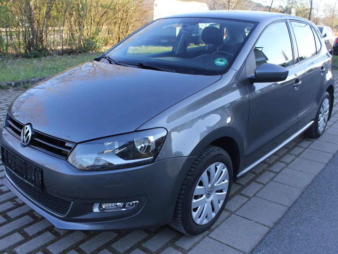 Volkswagen Polo 1.6 Bifuel Highline+PDC+ISO+KLIMA+SHZ+CHECKH+GAS Grau - 1