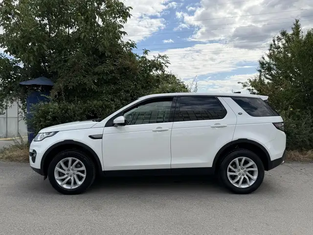 Land Rover Discovery Sport view 5