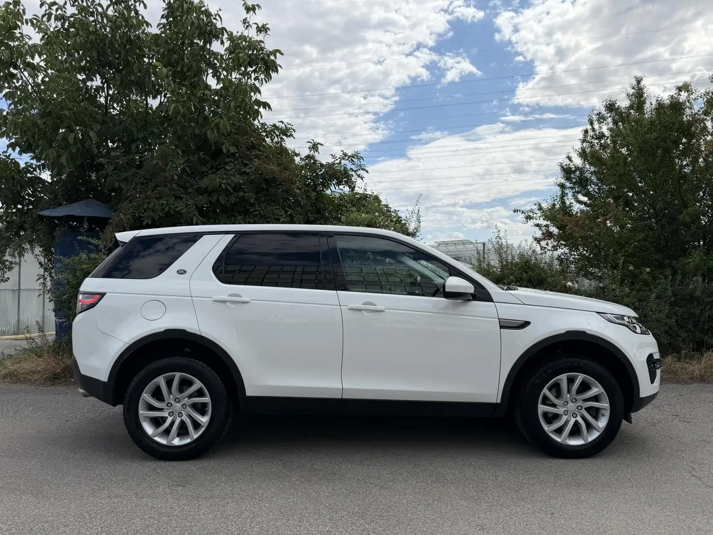 Land Rover Discovery Sport 2,0 TD4 Aut. 4WD SE Kamera Leder Xenon Navi Weiß - 2