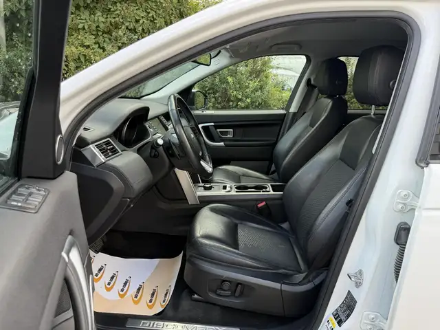 Land Rover Discovery Sport view 8