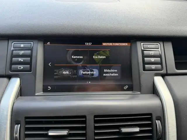 Land Rover Discovery Sport view 13