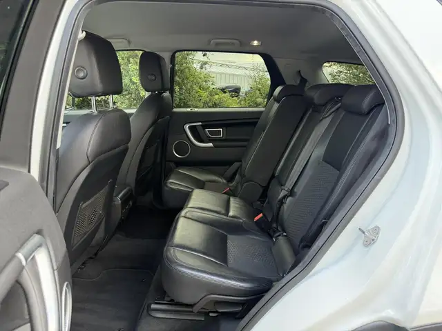 Land Rover Discovery Sport view 9
