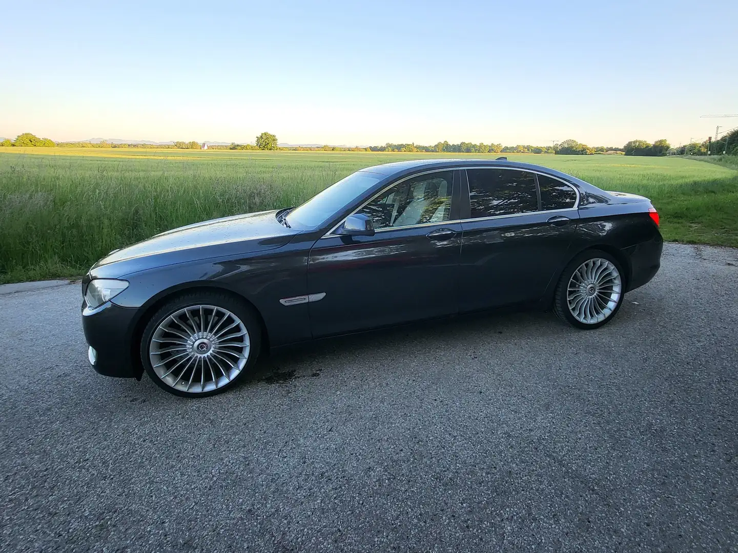 BMW 730 730d Серый - 1