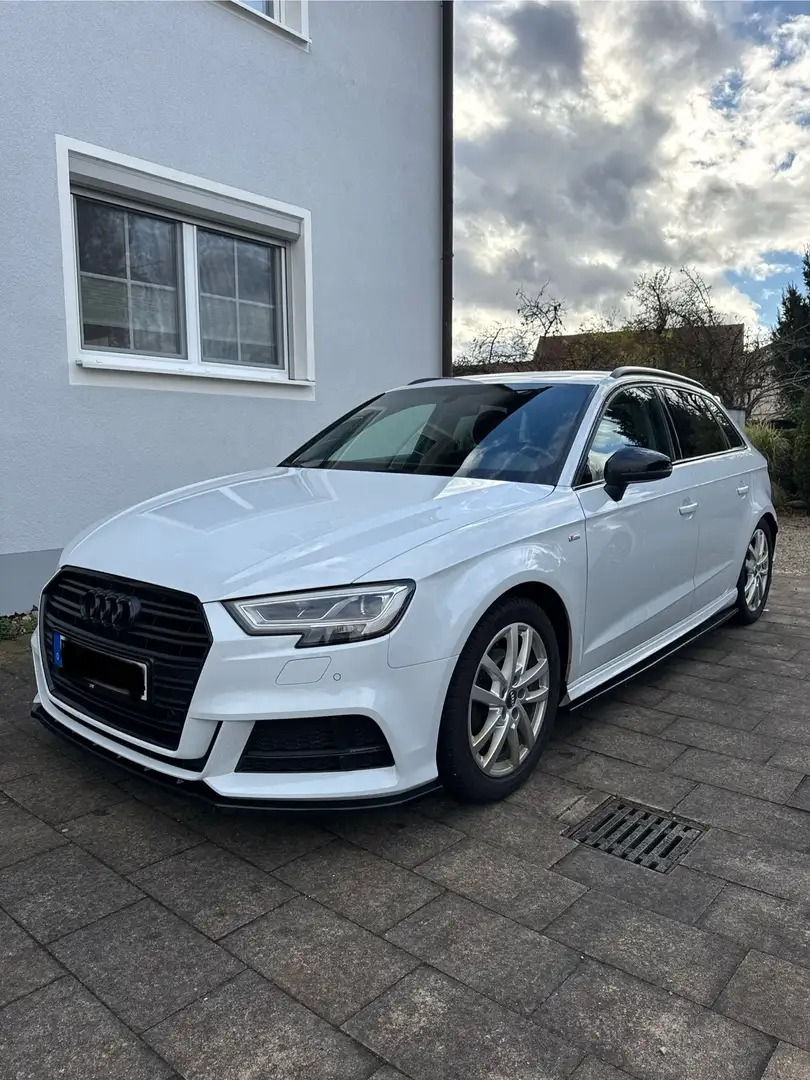 Audi A3 sportback SLine Weiß - 1