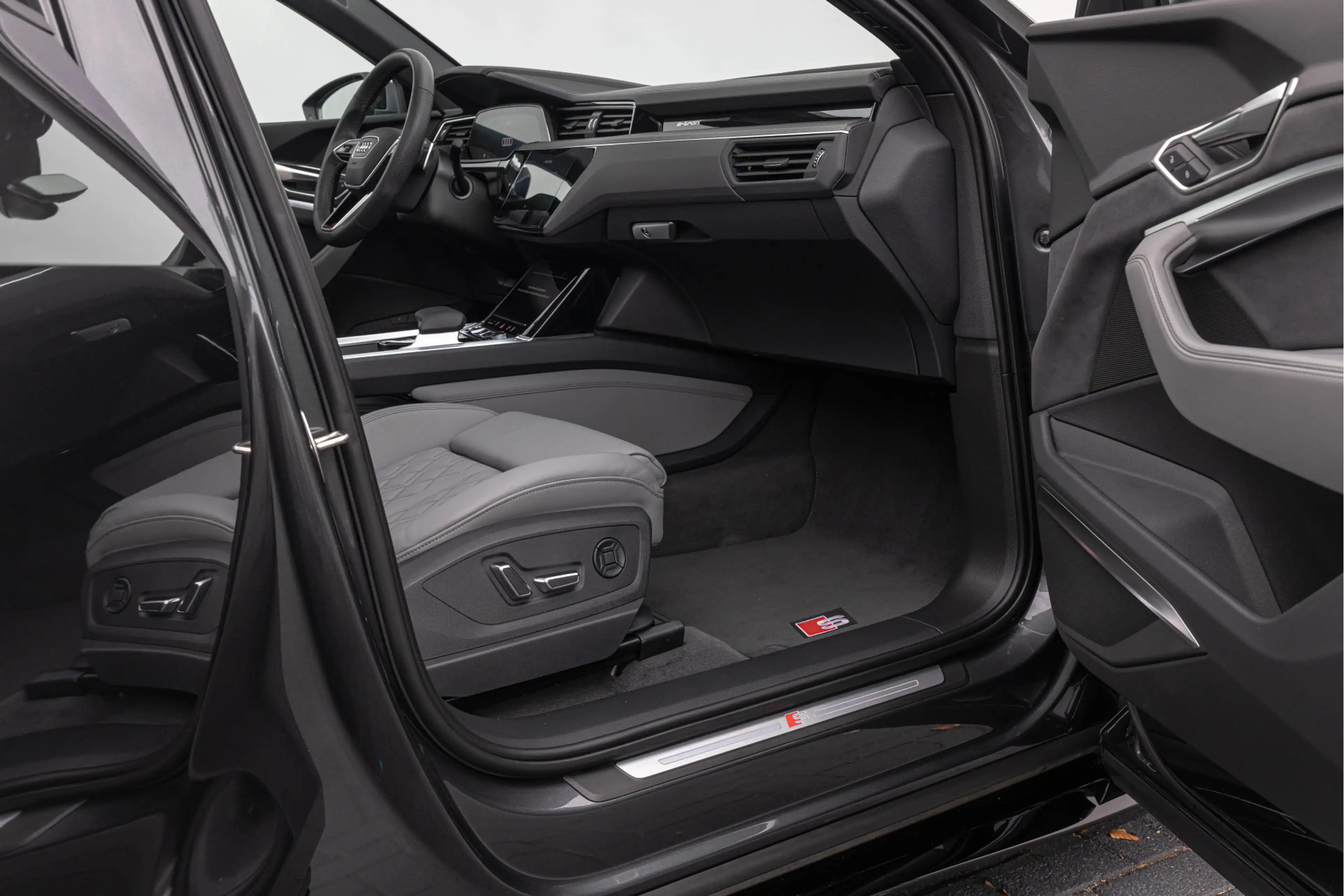 Audi Q8 e-tron Sportback SQ8 503pk Quattro 115 kWh Pano S-stoelen — photo 10