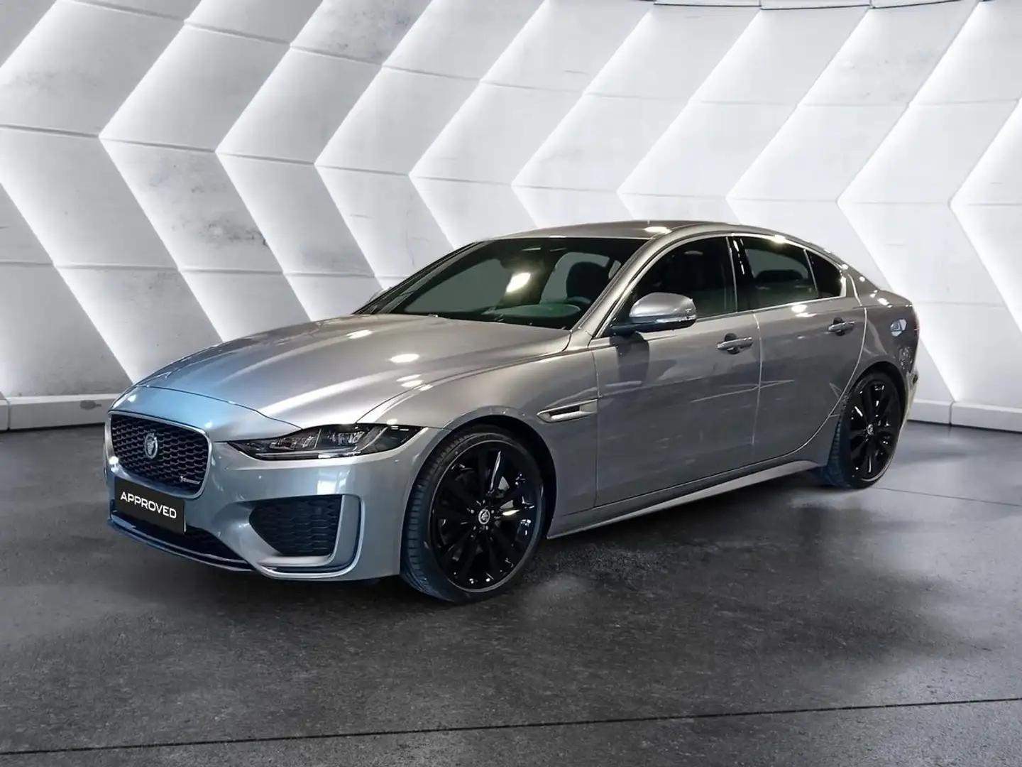 Jaguar XE 2.0D 150kW (204CV) MHEV RWD Auto R-Dyn S Grijs - 1