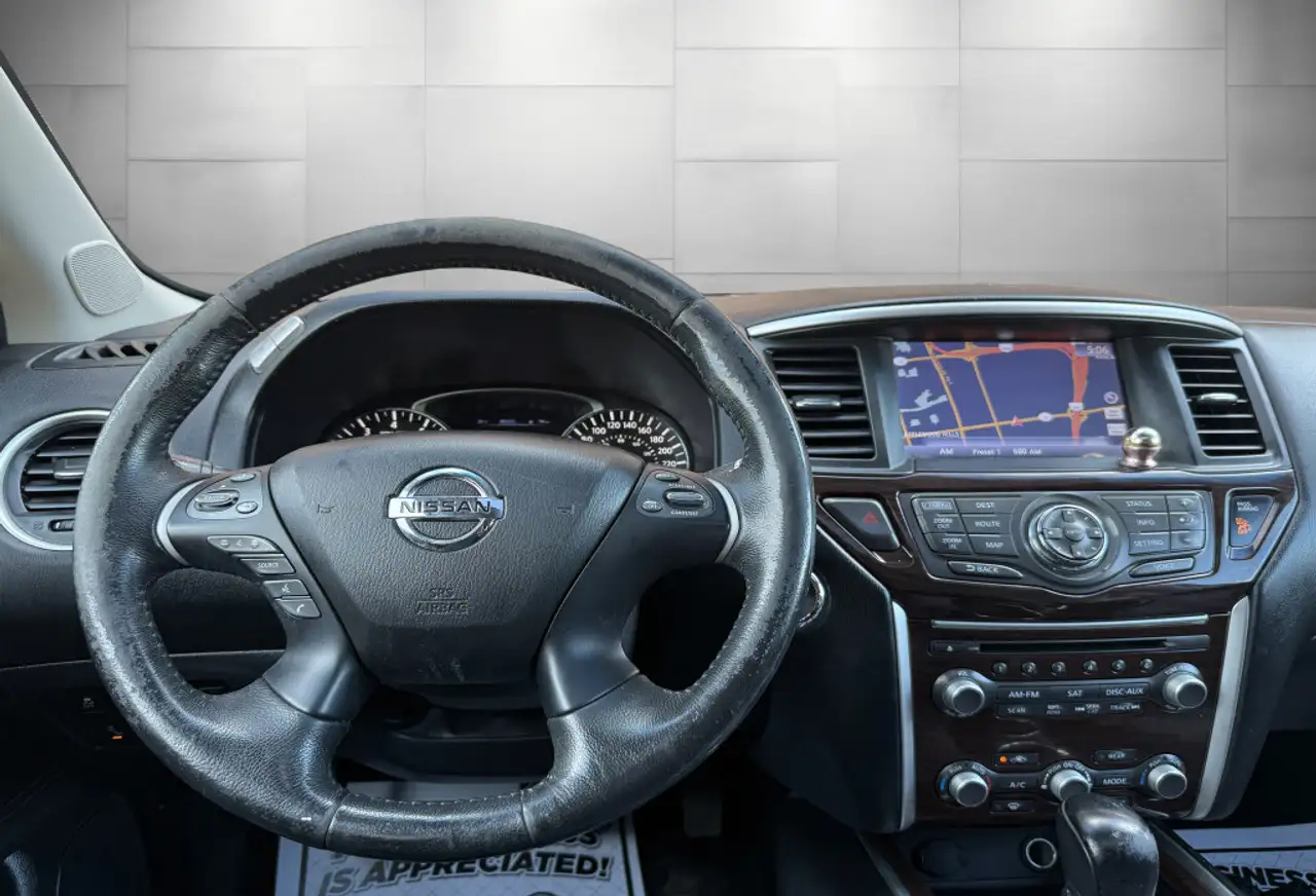 Nissan Pathfinder снимка Nissan Pathfinder