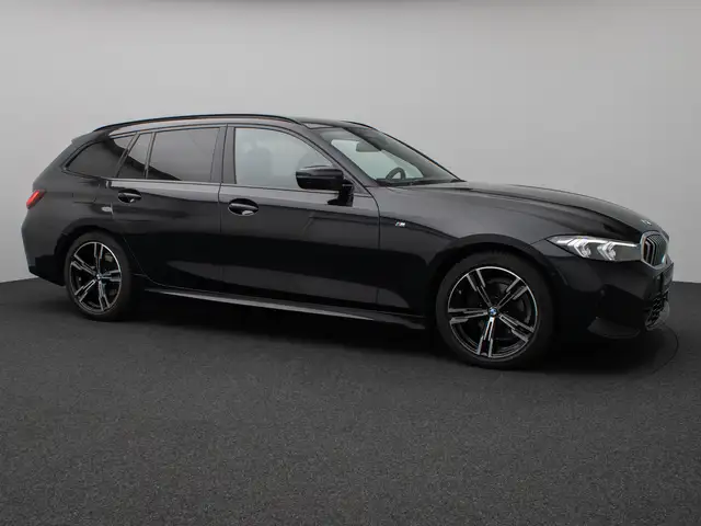 BMW 3 Series view 4