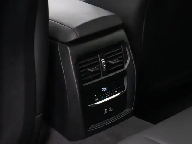 BMW 3 Series view 29