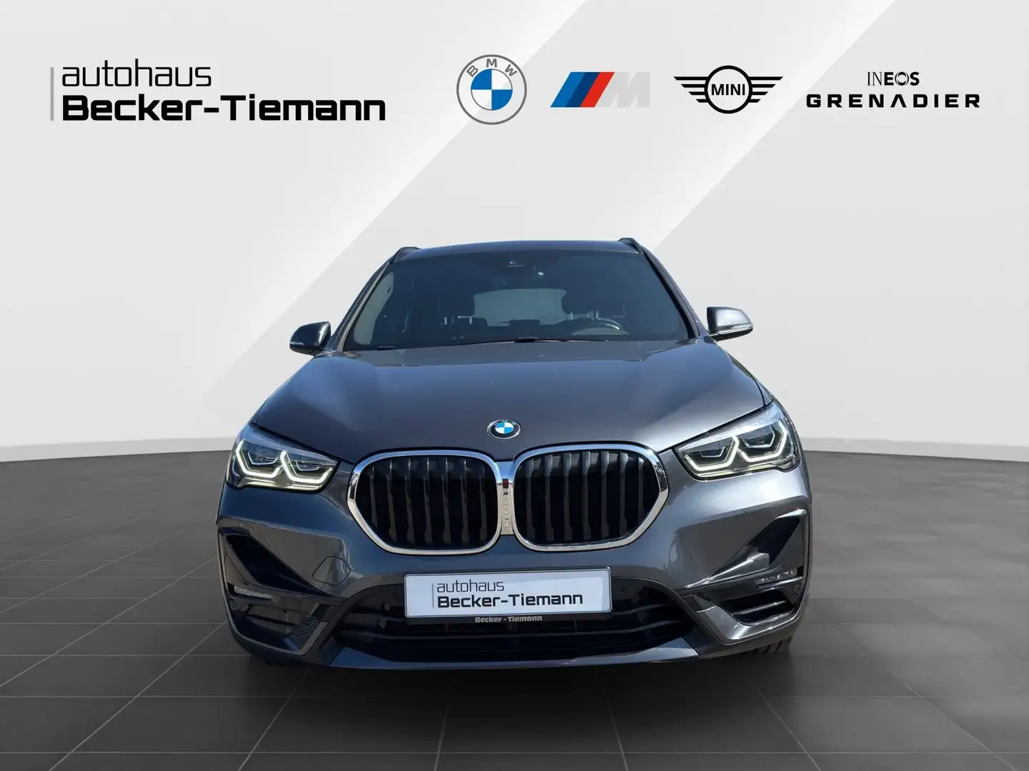 BMW X1 sDrive20i Automatik/Navi/LED/Parken/Tempomat/Sport Grijs - 2