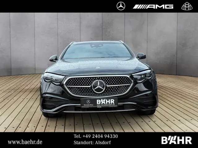 Mercedes-Benz 220 view 7