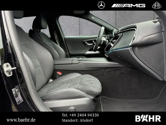 Mercedes-Benz 220 view 5