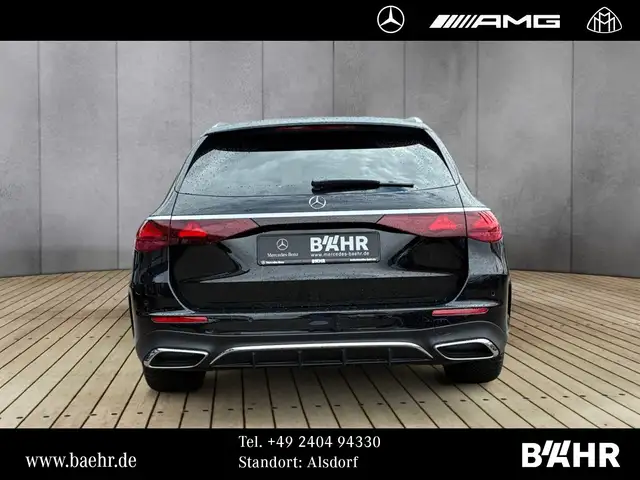 Mercedes-Benz 220 view 8