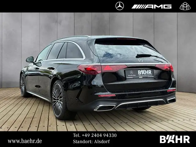Mercedes-Benz 220 view 3
