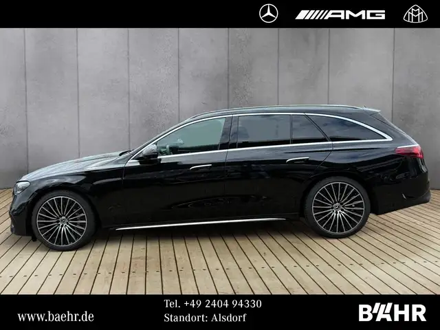 Mercedes-Benz 220 view 2