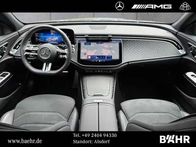 Mercedes-Benz 220 view 4