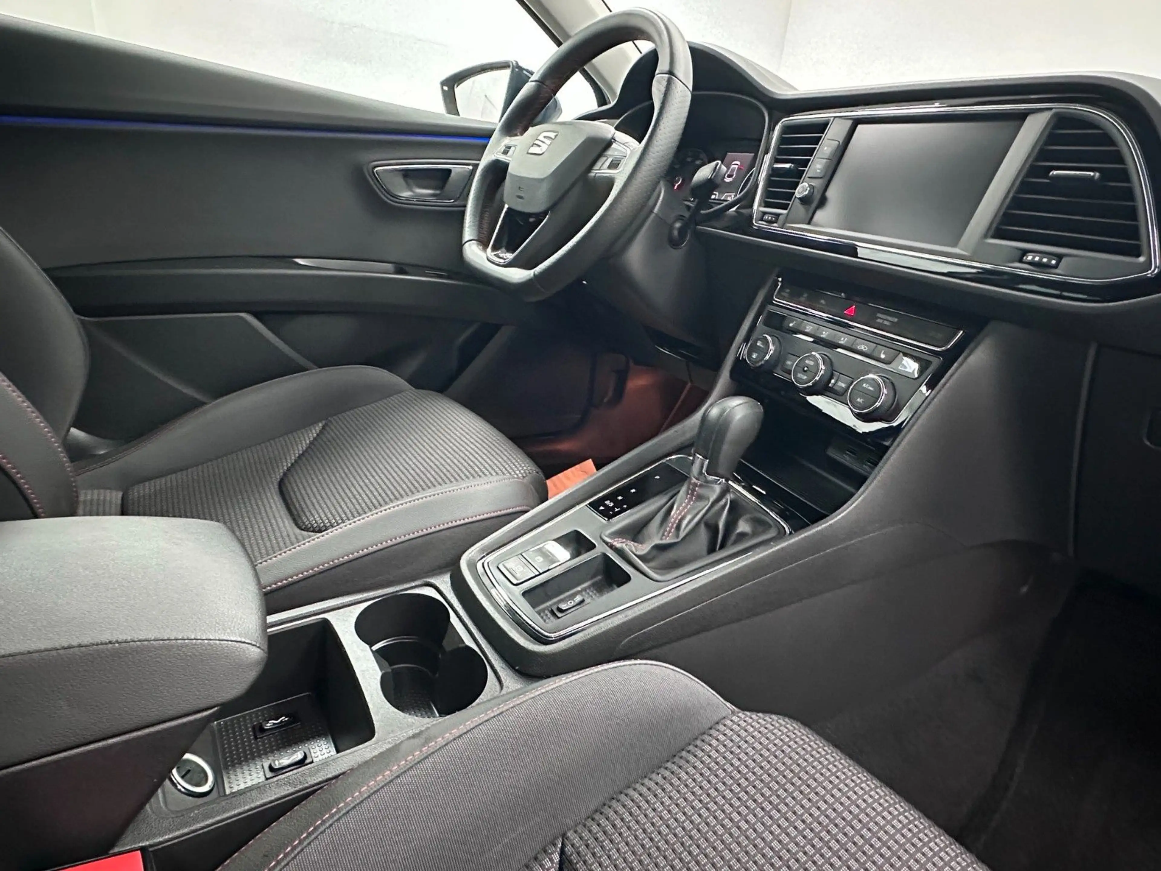 SEAT Leon SC FR STANDHEIZUNG+NAVI+LED+KAM+PDC — photo 23