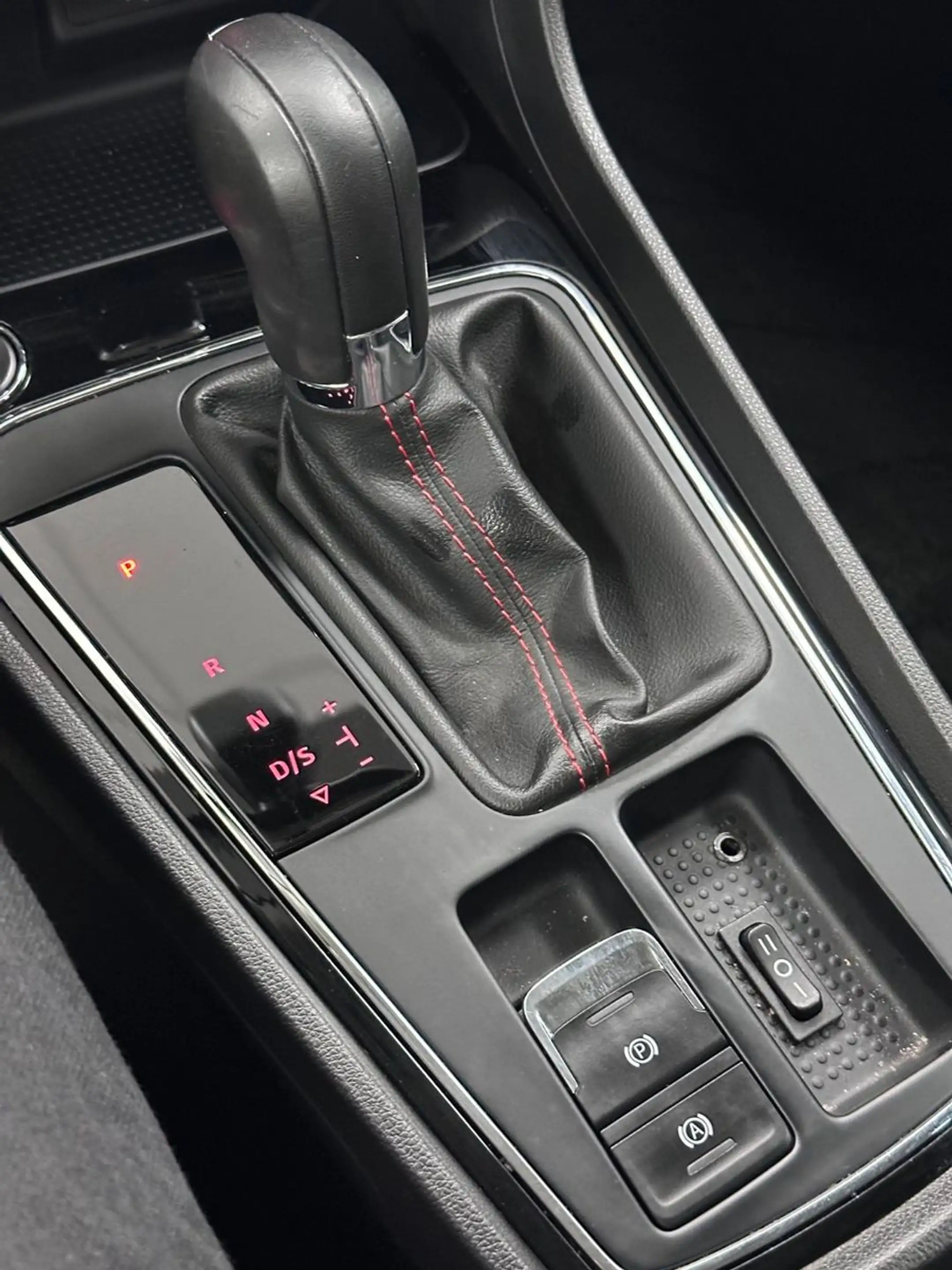 SEAT Leon SC FR STANDHEIZUNG+NAVI+LED+KAM+PDC — photo 28