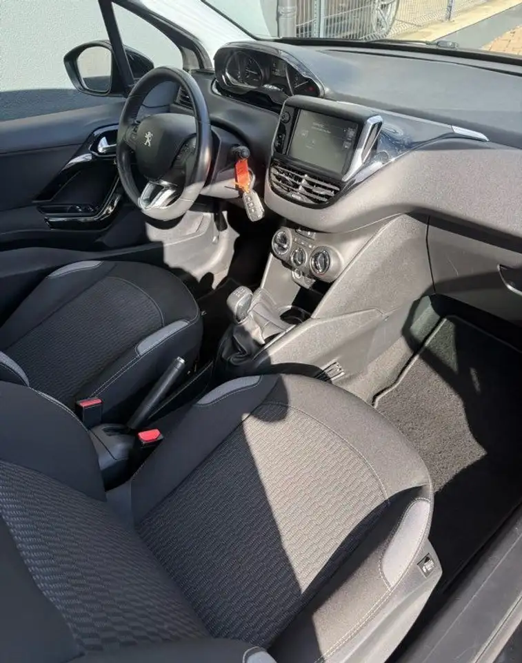 Peugeot 208 208 — photo 7