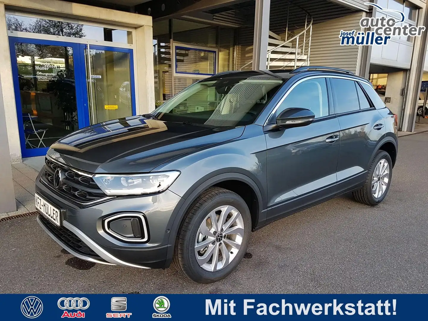 Volkswagen T-Roc Advanced 1.5 TSI DSG *AHK*Kamera*LED*AC... Grau - 1