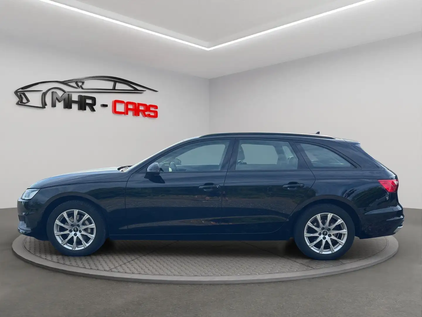 Audi A4 40 2.0 TDI Schwarz - 2