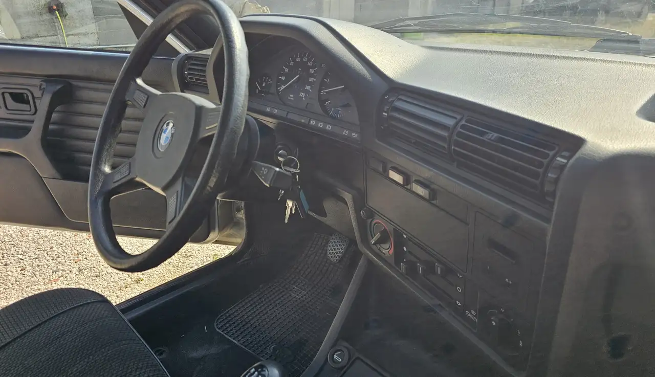 BMW 318i 4p, foto 12