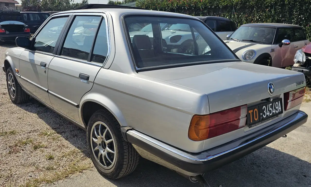 BMW 318i 4p, foto 2