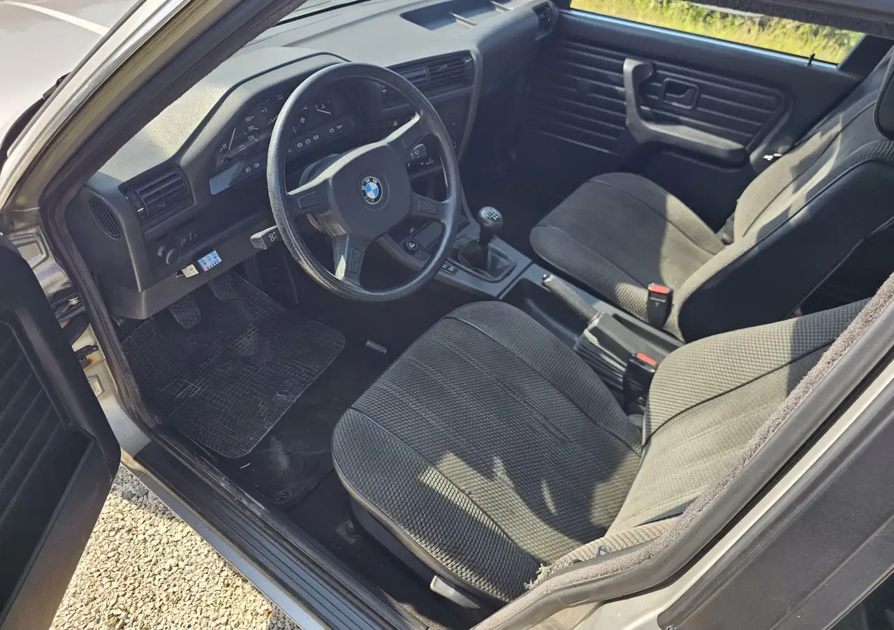 BMW 318i 4p, foto 10