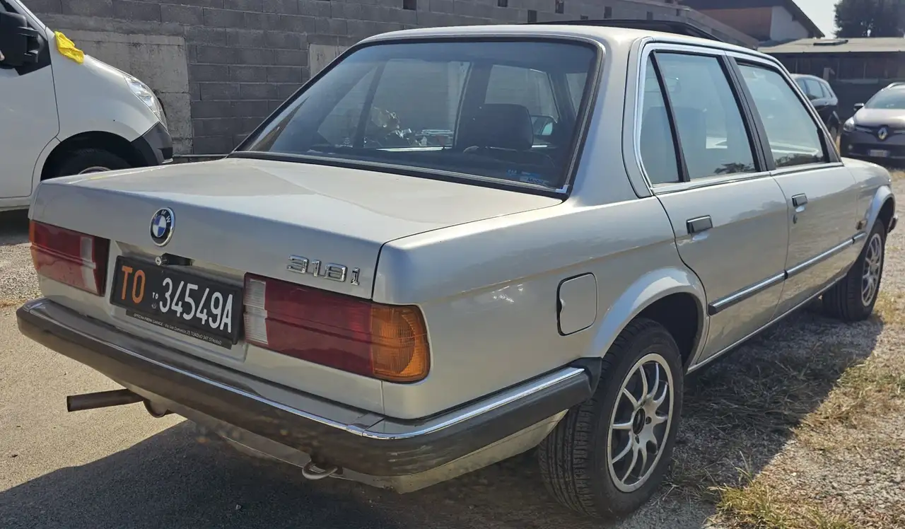 BMW 318i 4p, foto 4
