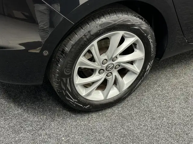 Opel Astra view 11