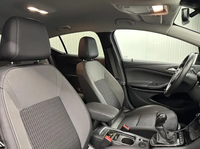 Opel Astra view 13