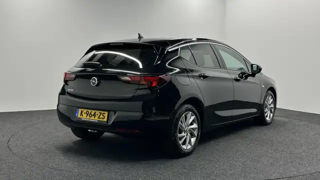Opel Astra view 5