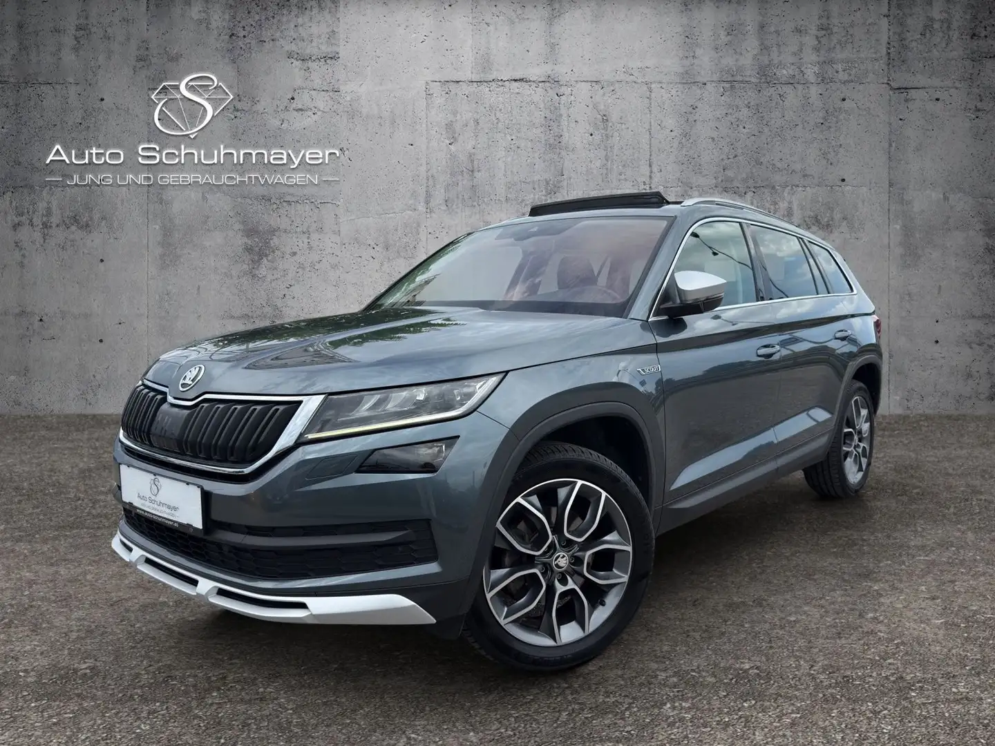 Skoda Kodiaq 2.0 TDI Scout 4x4 //Schiebedach+++// Grijs - 1
