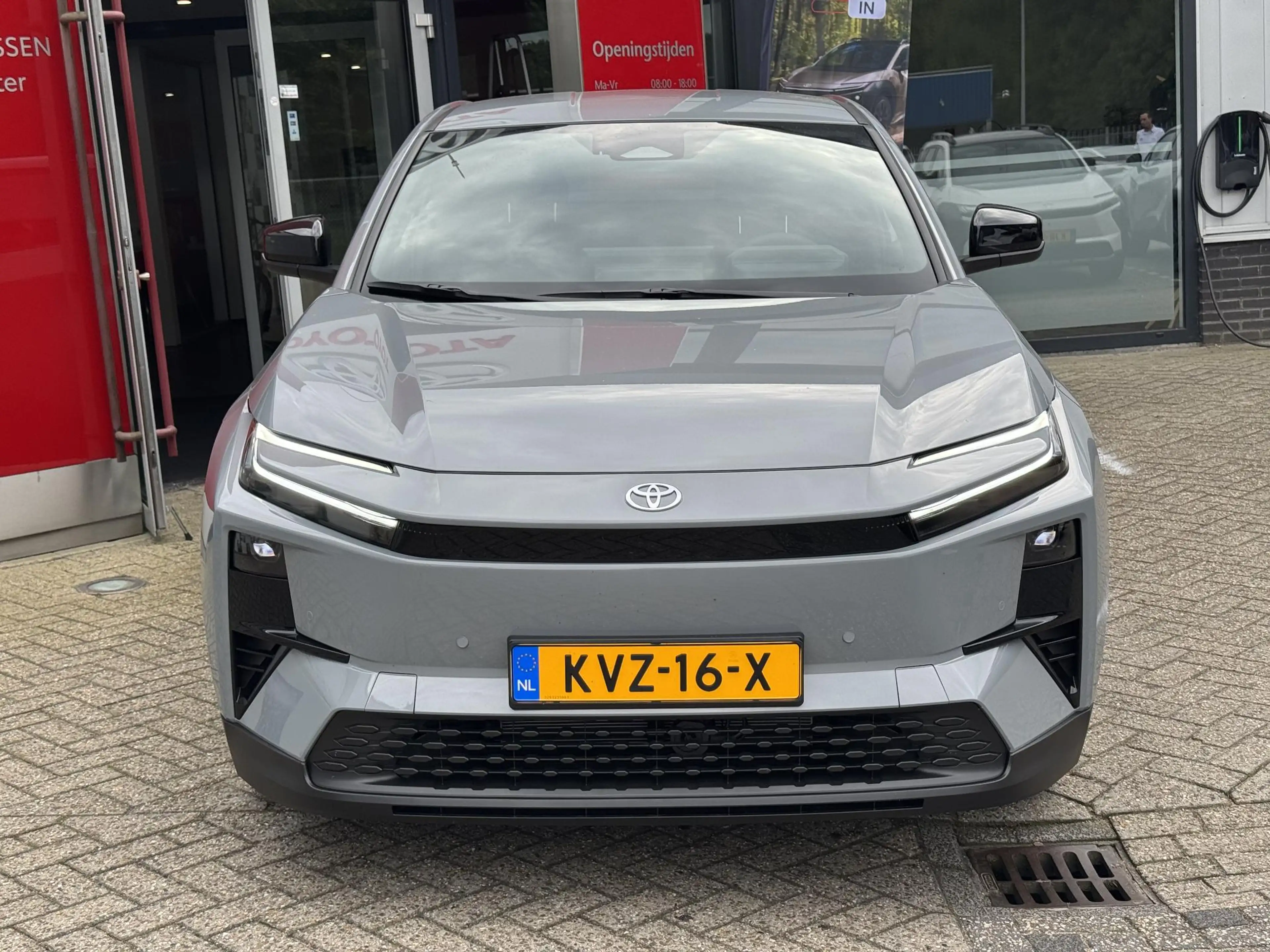 Toyota C-HR+ First Edition 77 kWh WARMTEPOMP EL-ACHTERKLEP PRIV — photo 17