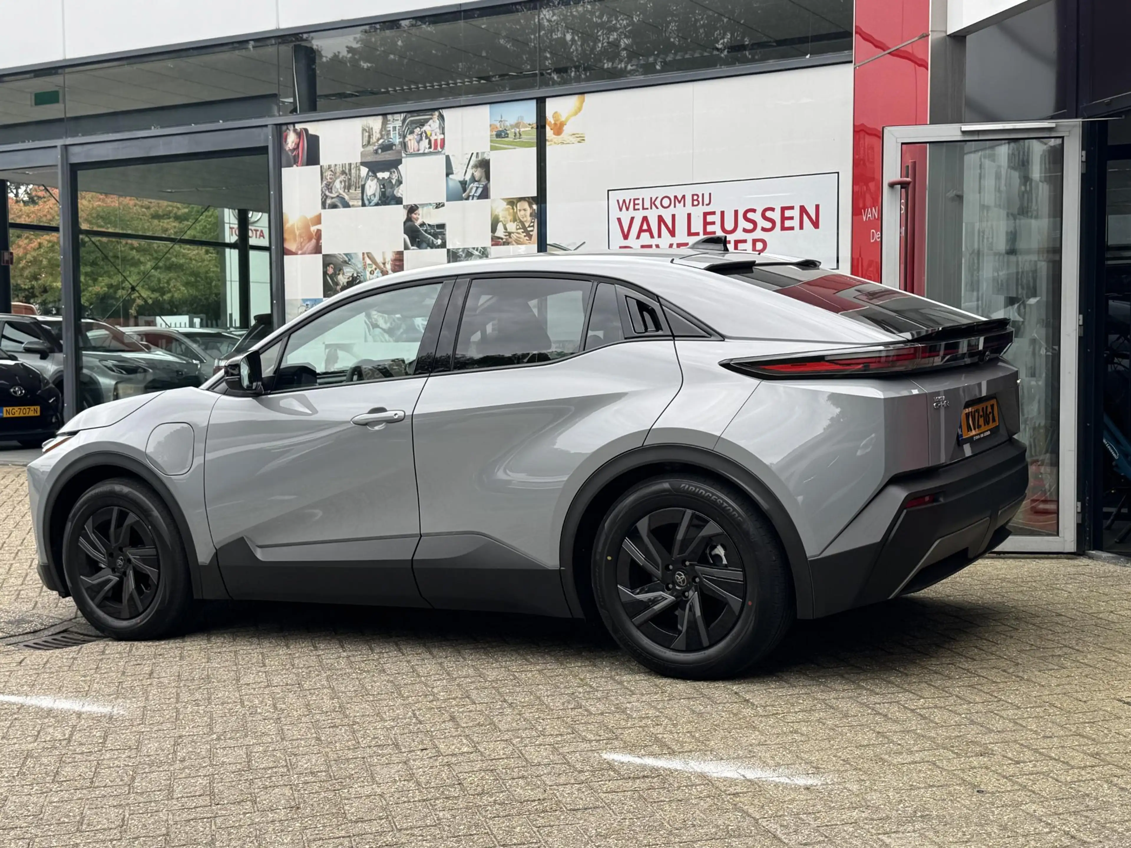 Toyota C-HR+ First Edition 77 kWh WARMTEPOMP EL-ACHTERKLEP PRIV — photo 5