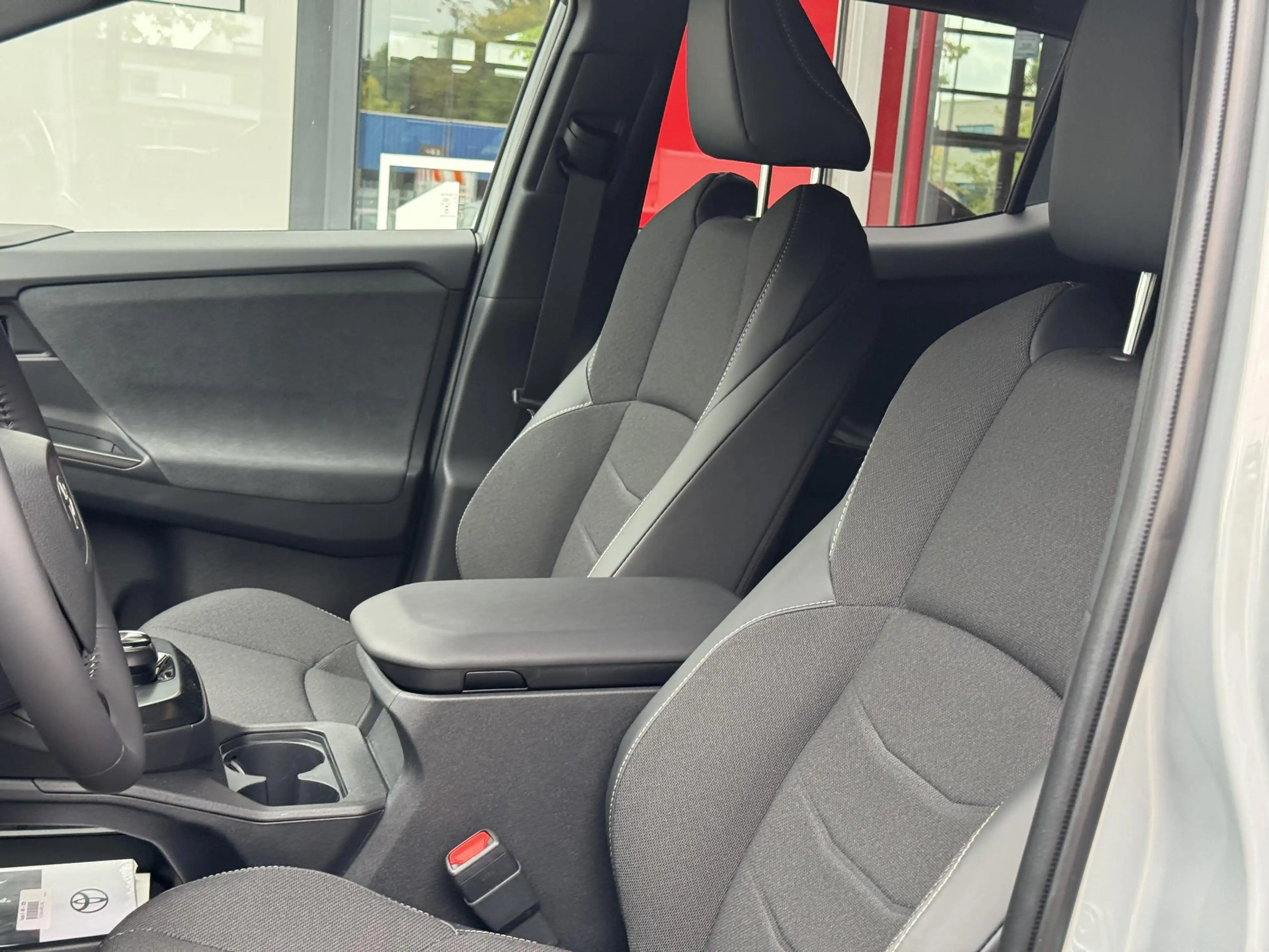 Toyota C-HR+ First Edition 77 kWh WARMTEPOMP EL-ACHTERKLEP PRIV — photo 4