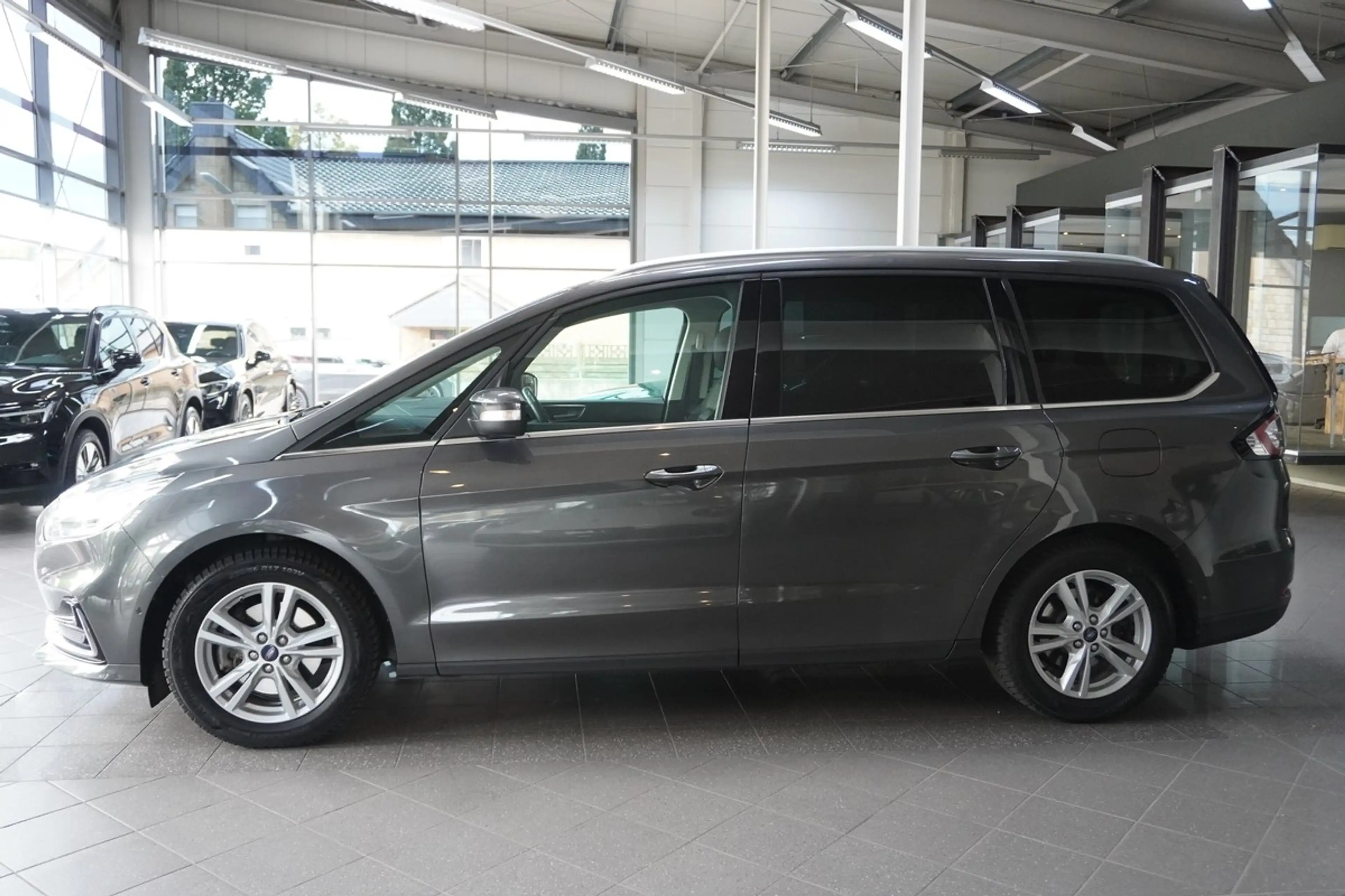 Ford Galaxy 2.0 EcoBlue Titanium LED ACC R.Cam AHK 7-Sitze — photo 9