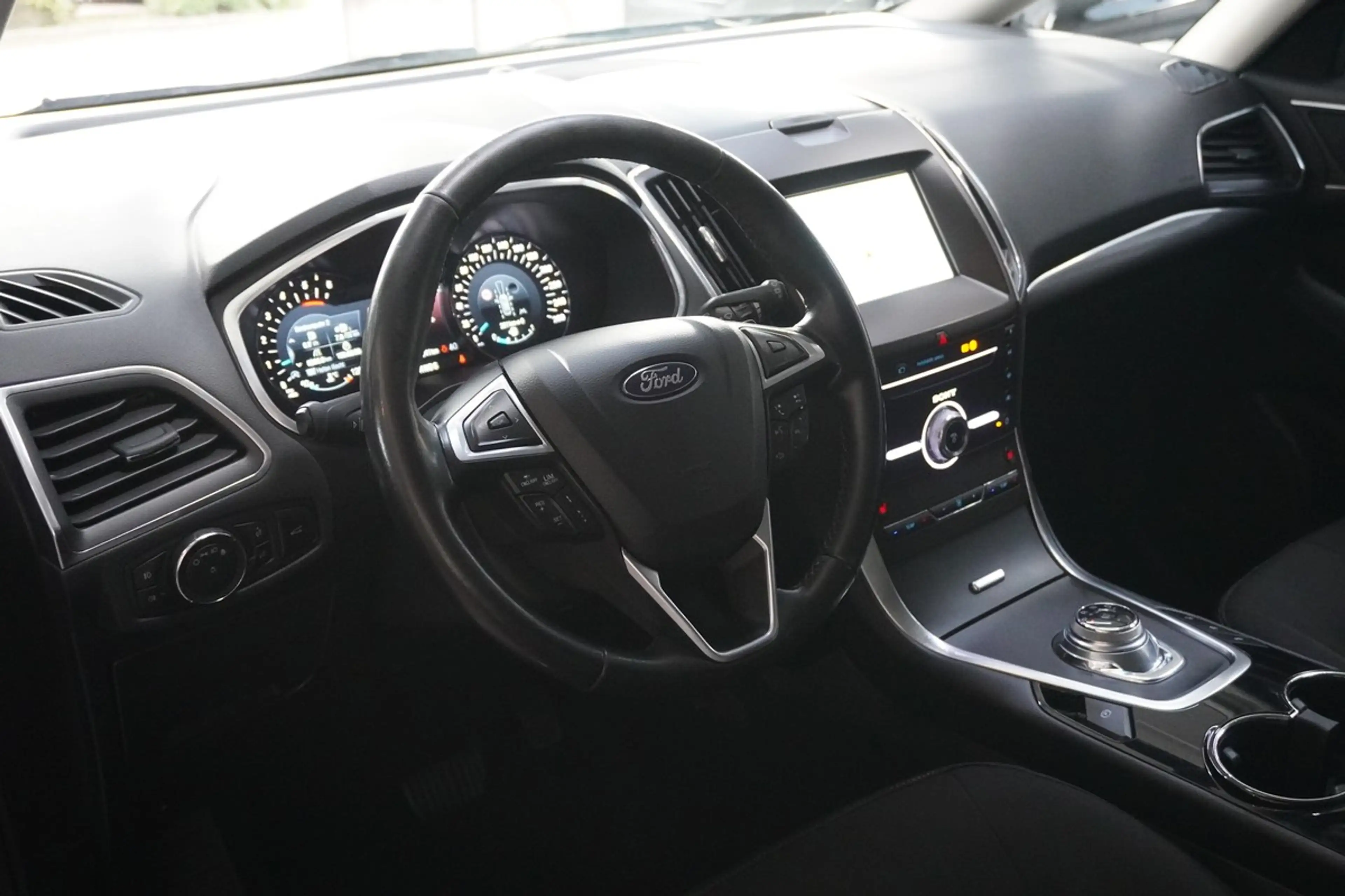 Ford Galaxy 2.0 EcoBlue Titanium LED ACC R.Cam AHK 7-Sitze — photo 11