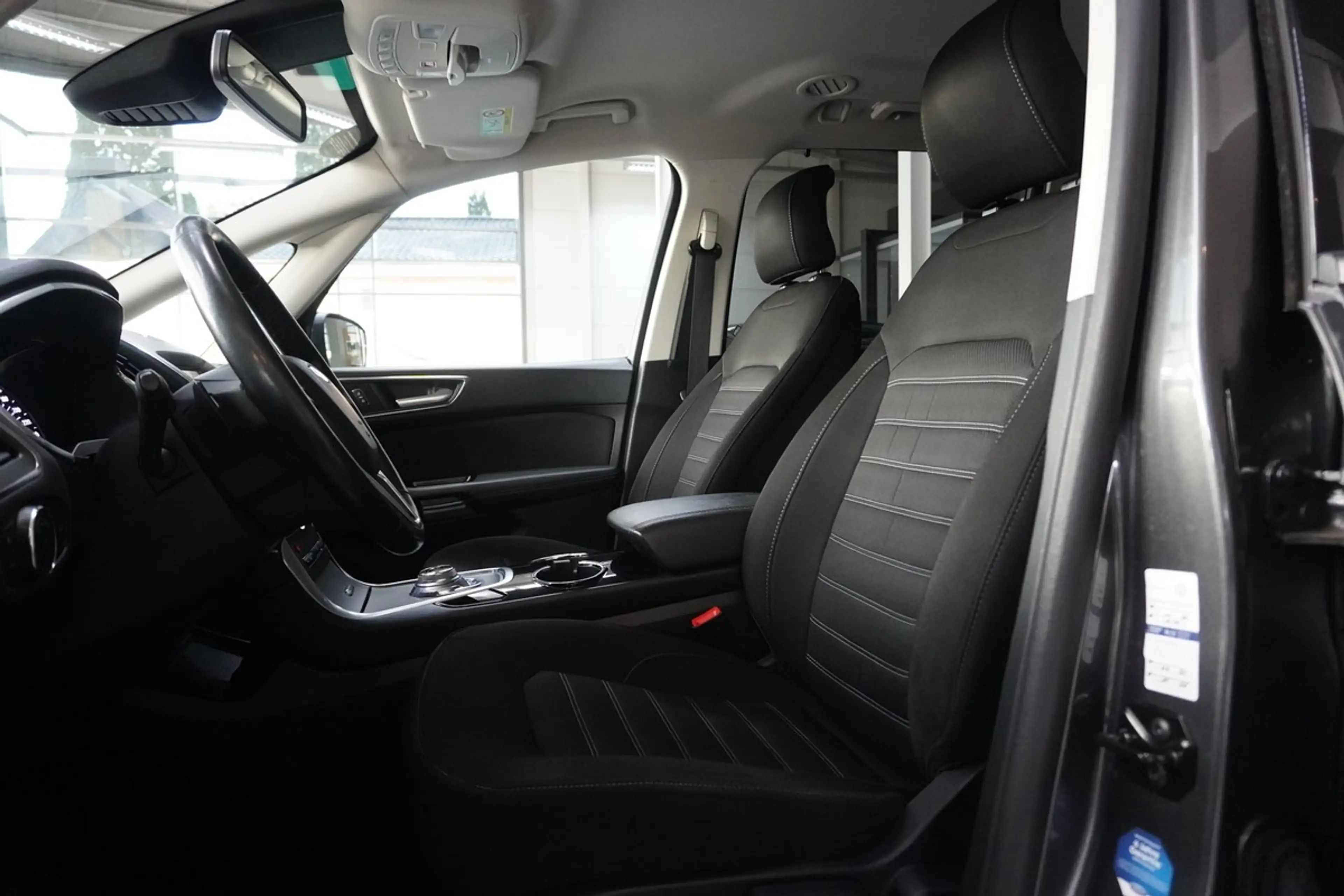Ford Galaxy 2.0 EcoBlue Titanium LED ACC R.Cam AHK 7-Sitze — photo 12