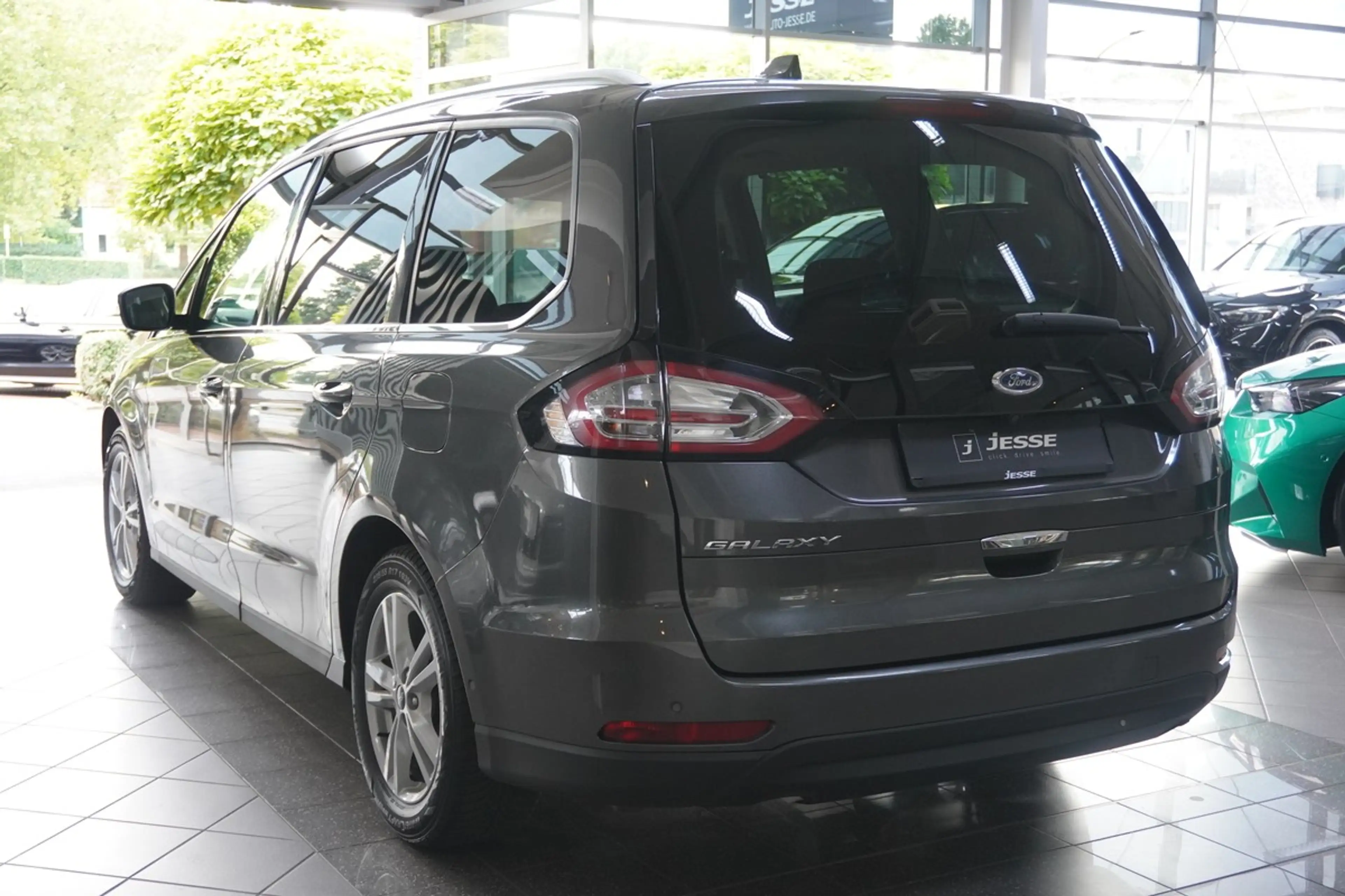 Ford Galaxy 2.0 EcoBlue Titanium LED ACC R.Cam AHK 7-Sitze — photo 8