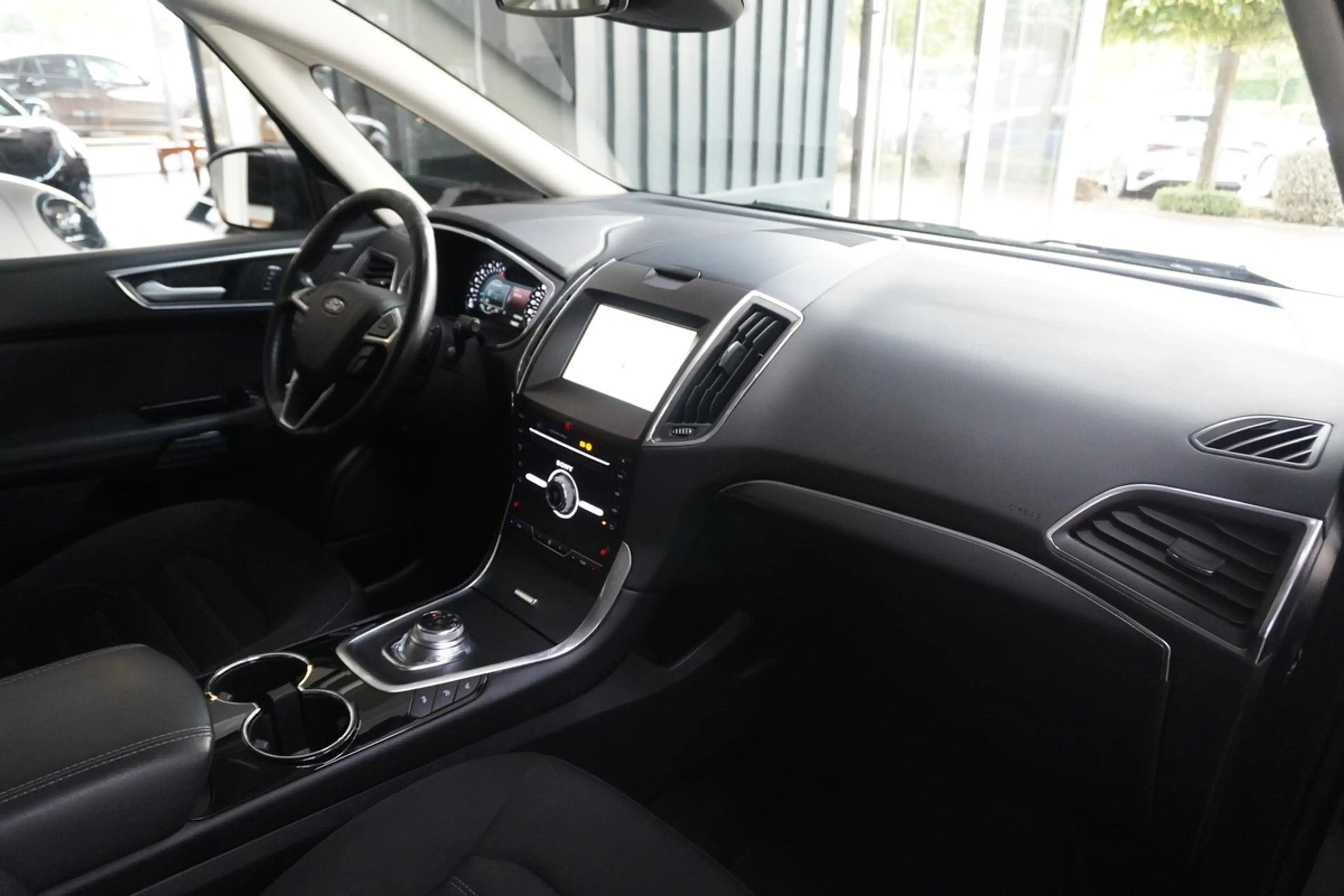 Ford Galaxy 2.0 EcoBlue Titanium LED ACC R.Cam AHK 7-Sitze — photo 15