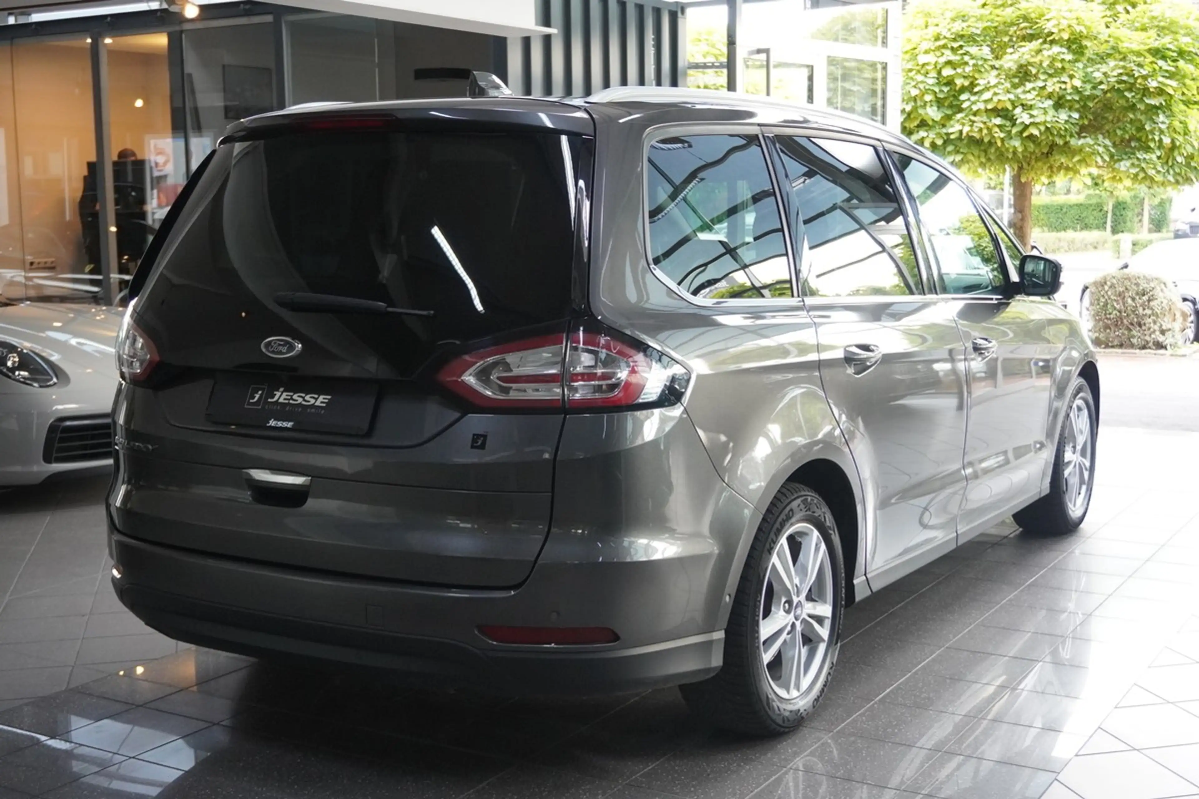 Ford Galaxy 2.0 EcoBlue Titanium LED ACC R.Cam AHK 7-Sitze — photo 6
