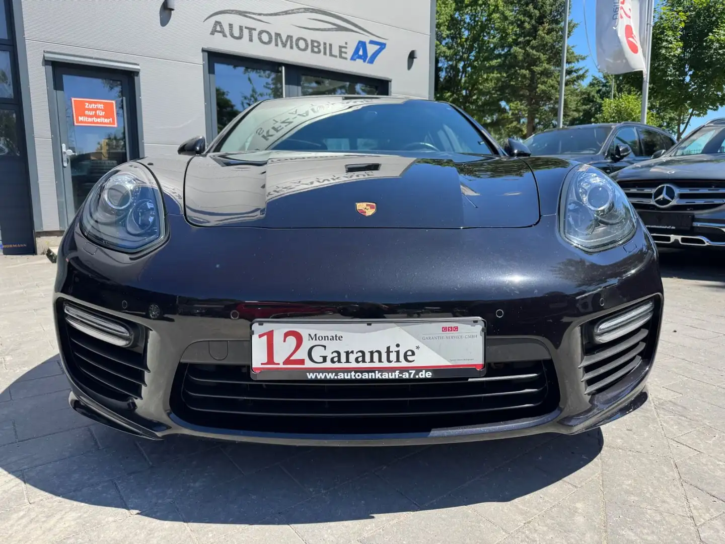 Porsche Panamera GTS Schwarz - 2