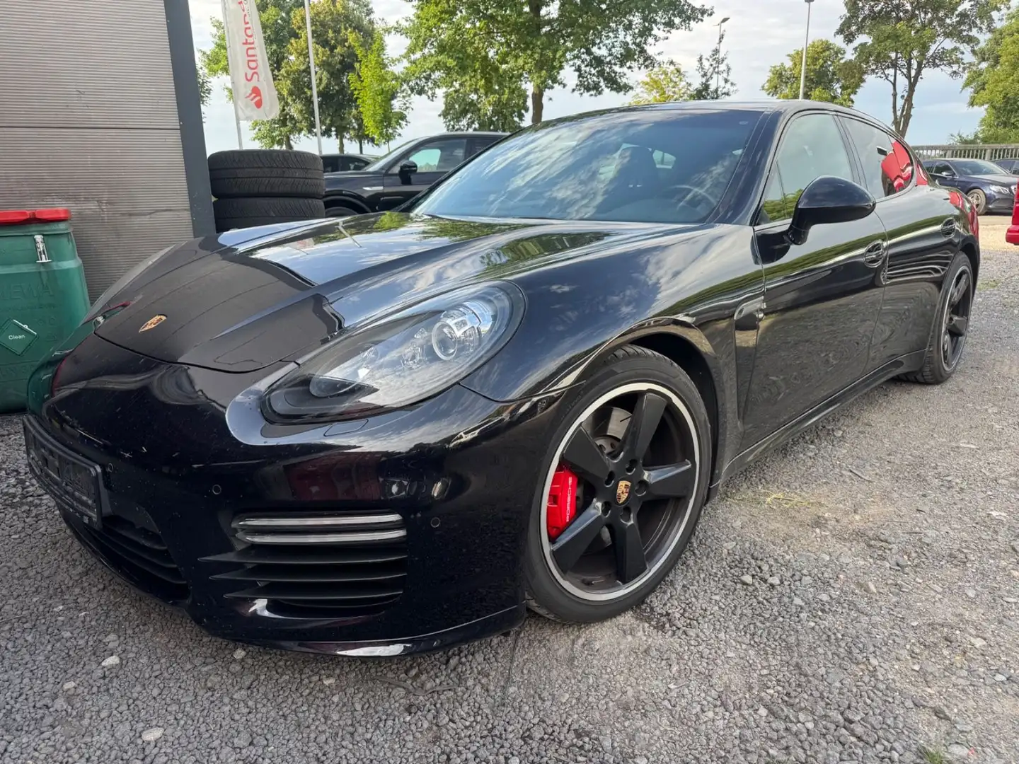 Porsche Panamera GTS Schwarz - 1