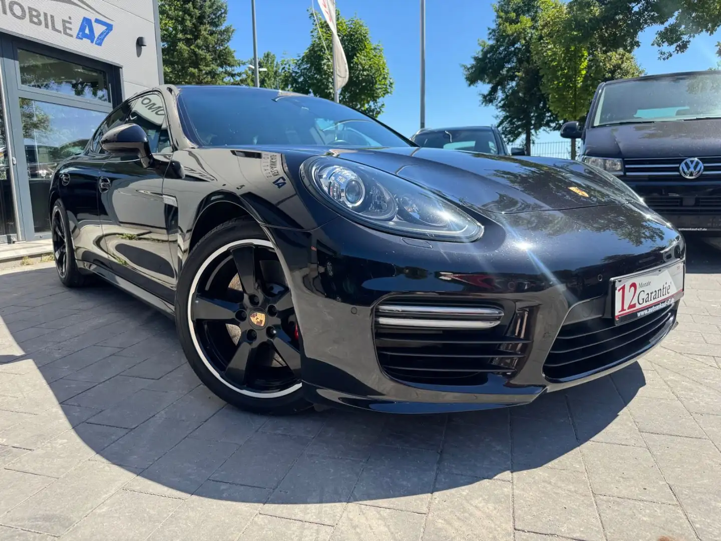 Porsche Panamera GTS Schwarz - 1