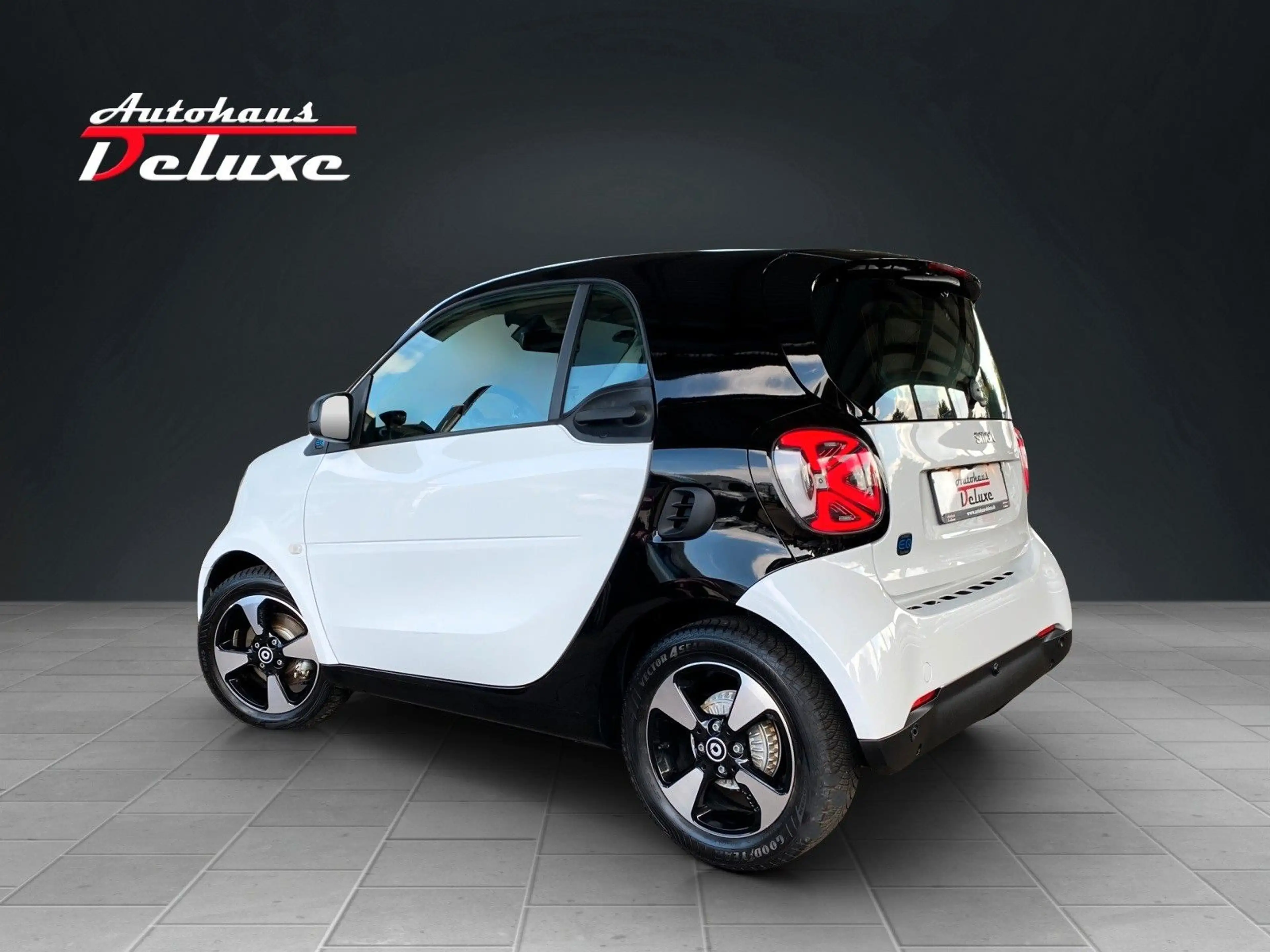 smart forTwo COUPE EQ NAVI-KAMERA-PANORAMA-LED — photo 5