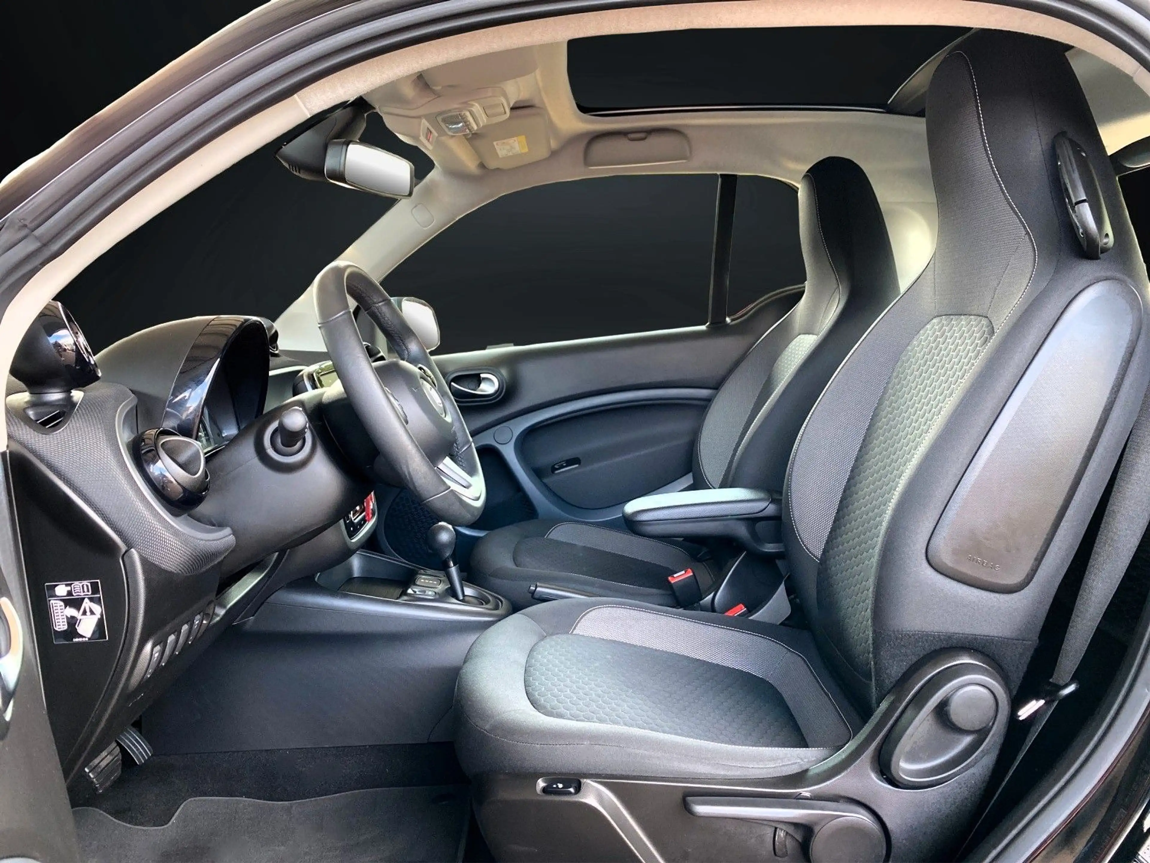 smart forTwo COUPE EQ NAVI-KAMERA-PANORAMA-LED — photo 9